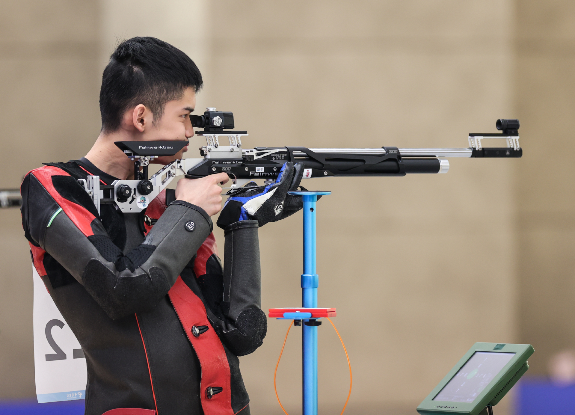 盛李豪射击世界杯总决赛夺冠，科技之光照亮荣耀之路