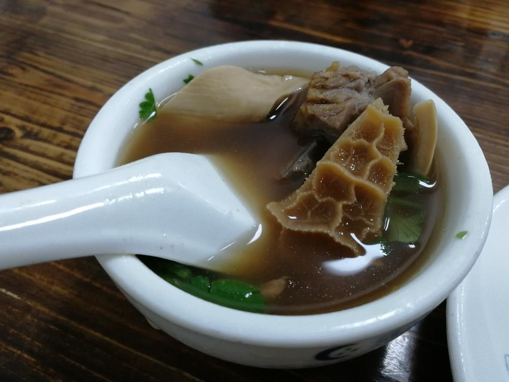 三男子抢牛肚煮火锅获刑，火锅背后的行业故事