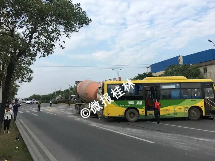 桂林公交奇遇，相撞事故引发关注，一路同行见证温情
