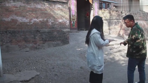 女子冒充记者专骗村支书背后的故事，揭秘神秘特色小店背后的真相