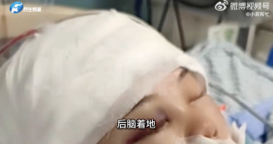 戴鲨鱼夹摔倒女子深度昏迷，责任与选择的探讨之路
