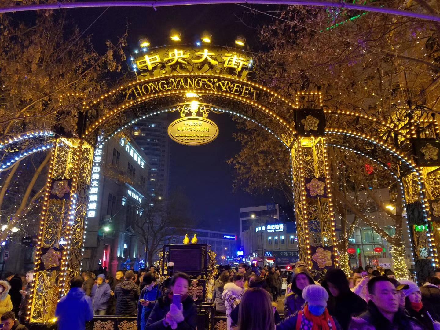 维密秀归来，超模璀璨之夜亮相