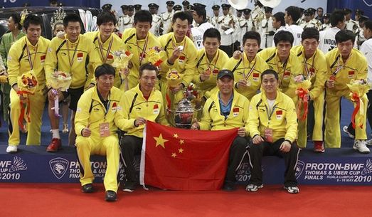 国足完胜印尼赛后全场大合唱，胜利之歌与集体情感的共鸣时刻！