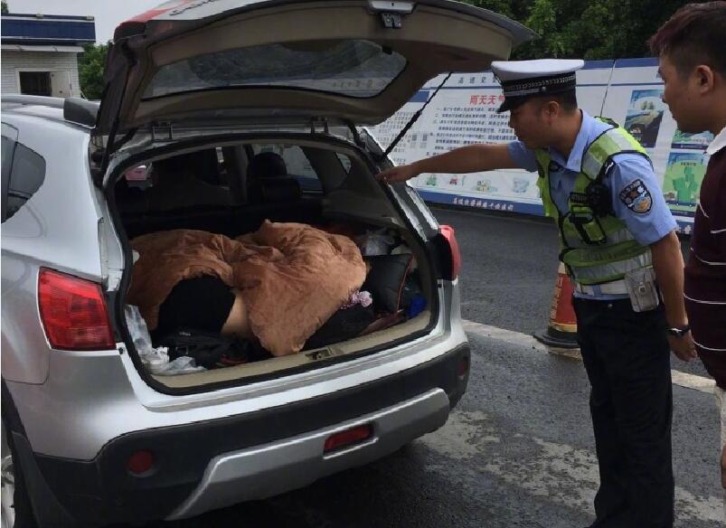 三男子逼停货车抢牛肚煮火锅获刑，法律与道德的警示