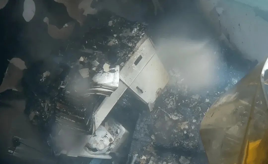 深圳小区突发火灾，多次传出爆炸声