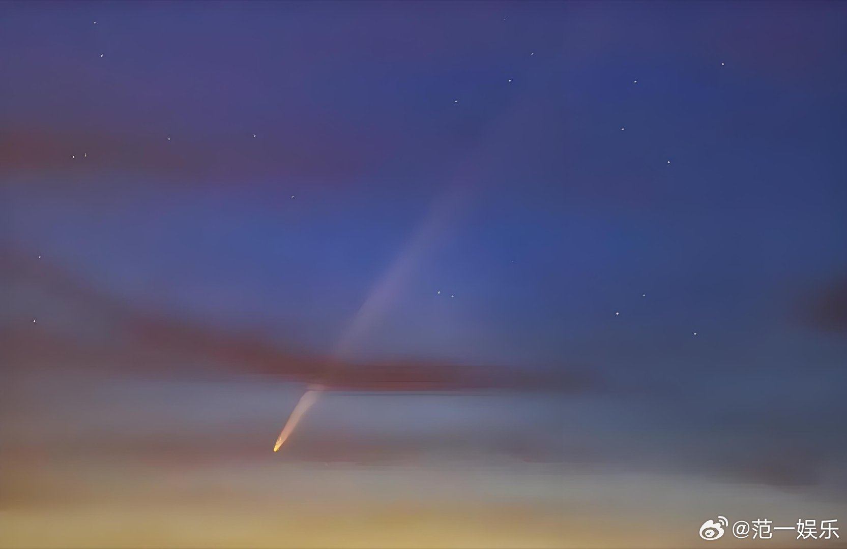 广州天文爱好者捕获罕见彗星影像，闪耀星空，一瞥定格永恒之美