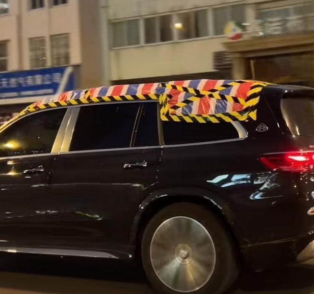 迈巴赫漏水车主再次发声，回应对方敷衍态度，车主立场深度解析