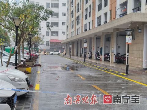 深圳小区突发火灾，神秘小店成新宠，多次爆炸声背后的故事