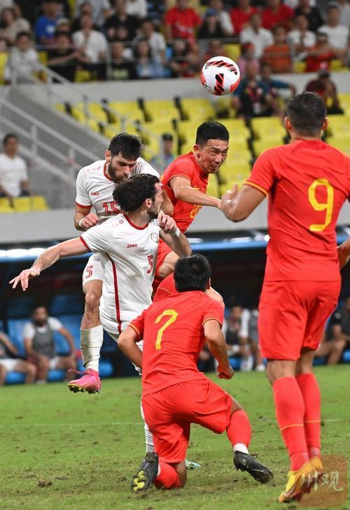 印尼主帅与国足五五开对决，自然美景下的足球探索之旅