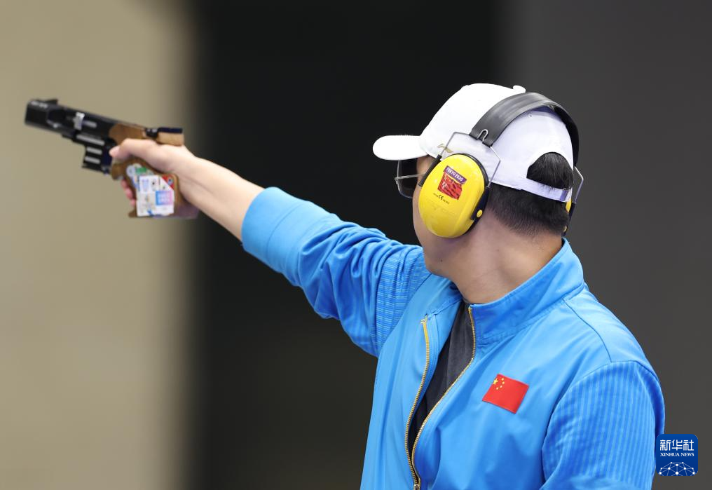 射击名将李越宏印度之旅遭遇细菌感染，小巷寻宝背后的挑战与冒险
