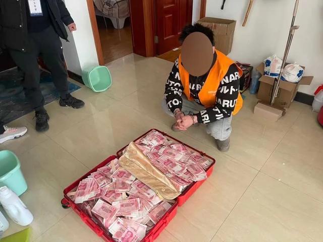 贪官转移巨额现金揭秘，拉杆箱装钱500万，秘密步骤指南（从入门到精通）