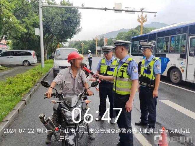 四川高速交警回应老头乐逆行引发车祸，安全指南以避免类似事故再次发生