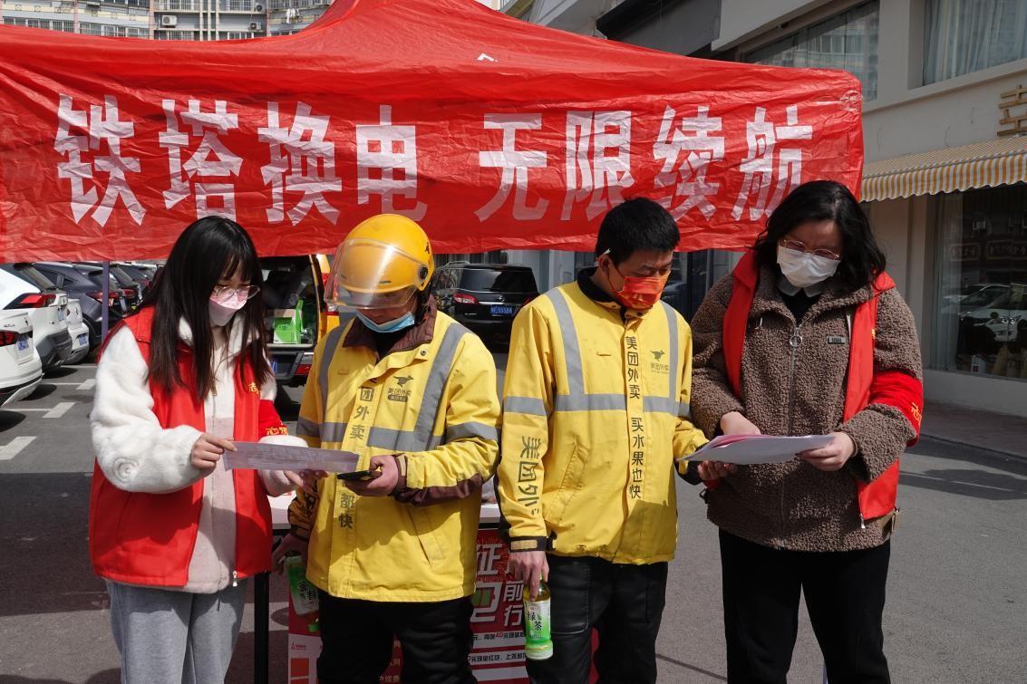 女子打车送包裹背后的故事，司机报警保住六万，引人深思