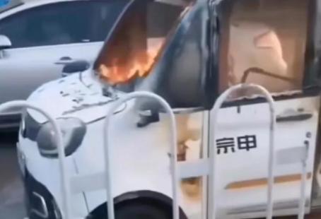 轿车自燃危机时刻，智能救援系统展现生命守护之力