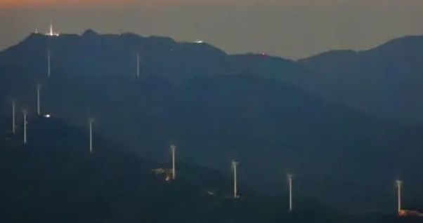 广州天文爱好者探寻小巷星辰秘境，拍下罕见彗星现身瞬间