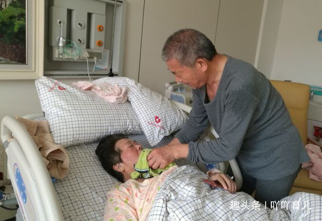 高龄女子二胎生育与失去独子的心理考量，50岁女子经历二胎诞生与五年前独子失去的感悟