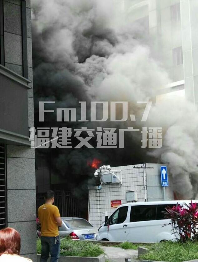 深圳小区突发火灾，多次传出爆炸声——紧急救援行动与现场实况揭秘