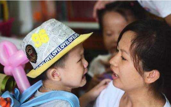 幼儿园老师殴打孩子引发心理阴影，深度分析与观点阐述