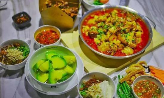 男子商场盗窃为凑请客钱，神秘磕头引发友情小秘密探寻