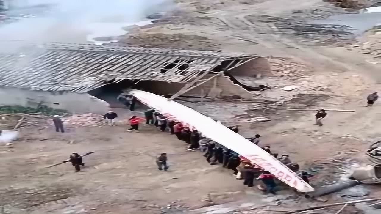 居民出海发现疑似水雷物体，两人无法移动