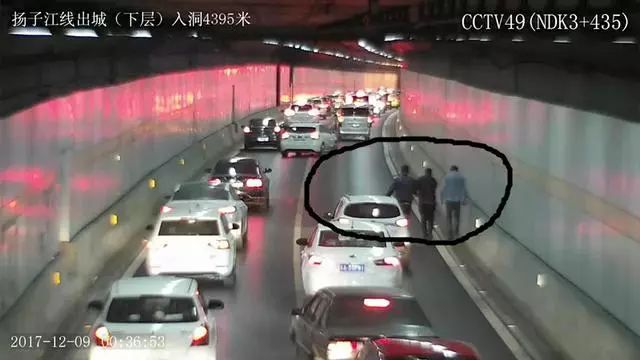 隧道口警示牌，查酒驾，代驾费用300元起