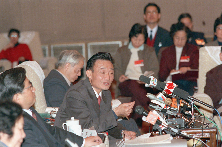 吴邦国同志生平简介
