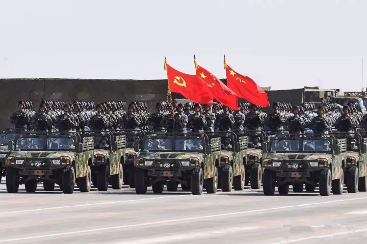 解放军破晓出击现场的高科技力量展示，黎明时刻的巅峰之作