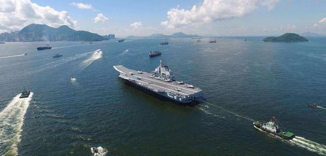辽宁舰航母编队参与围岛演习，时代强音与国家意志的彰显