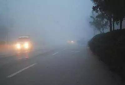 北京今夜明早能见度低于千米，恶劣天气现象解析