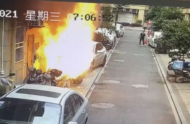 全网寻找英勇灭火救人的热心大哥！