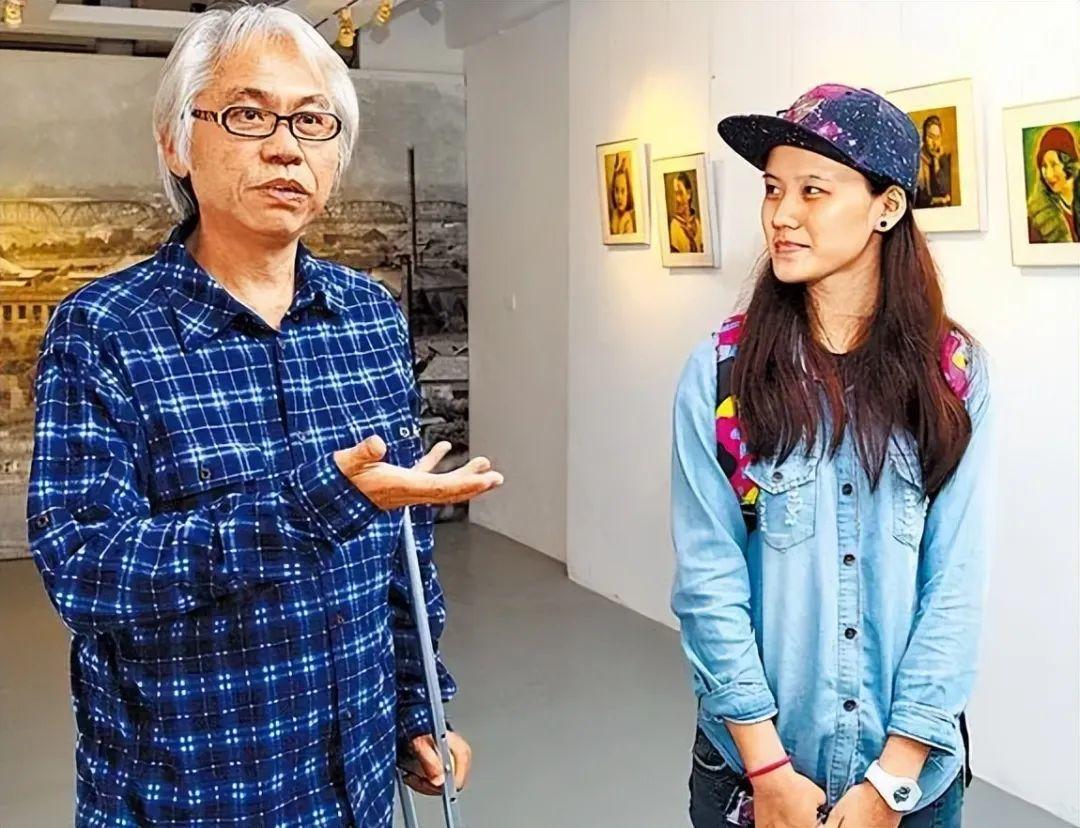 轿车自燃爷孙被困，英勇救援展现人间真情❤️