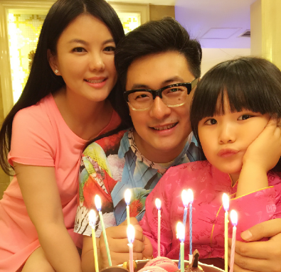 李湘与王岳伦为15岁王诗龄温馨庆生，现场照片曝光！