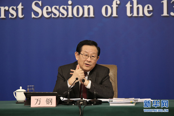 华春莹发图对比中美电动汽车贸易，绿色探索背后的政策差异观察