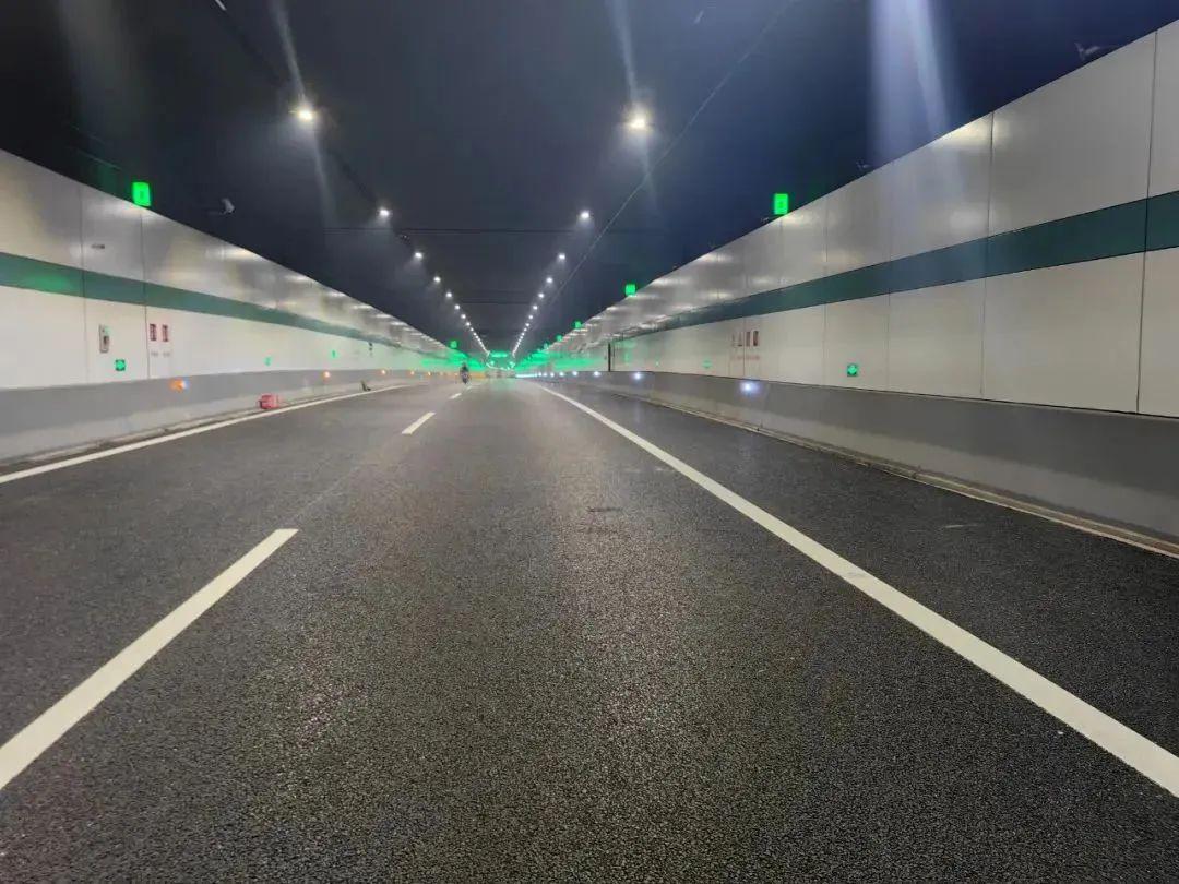 城市通行新篇章，隧道通车后过江仅需五分钟