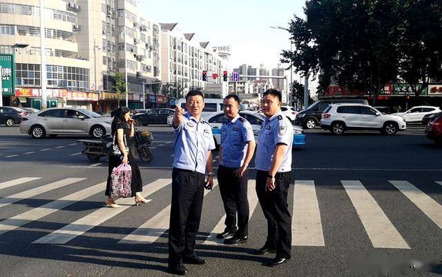 交警回应小学门口私自封路事件，公共利益的探讨与回应