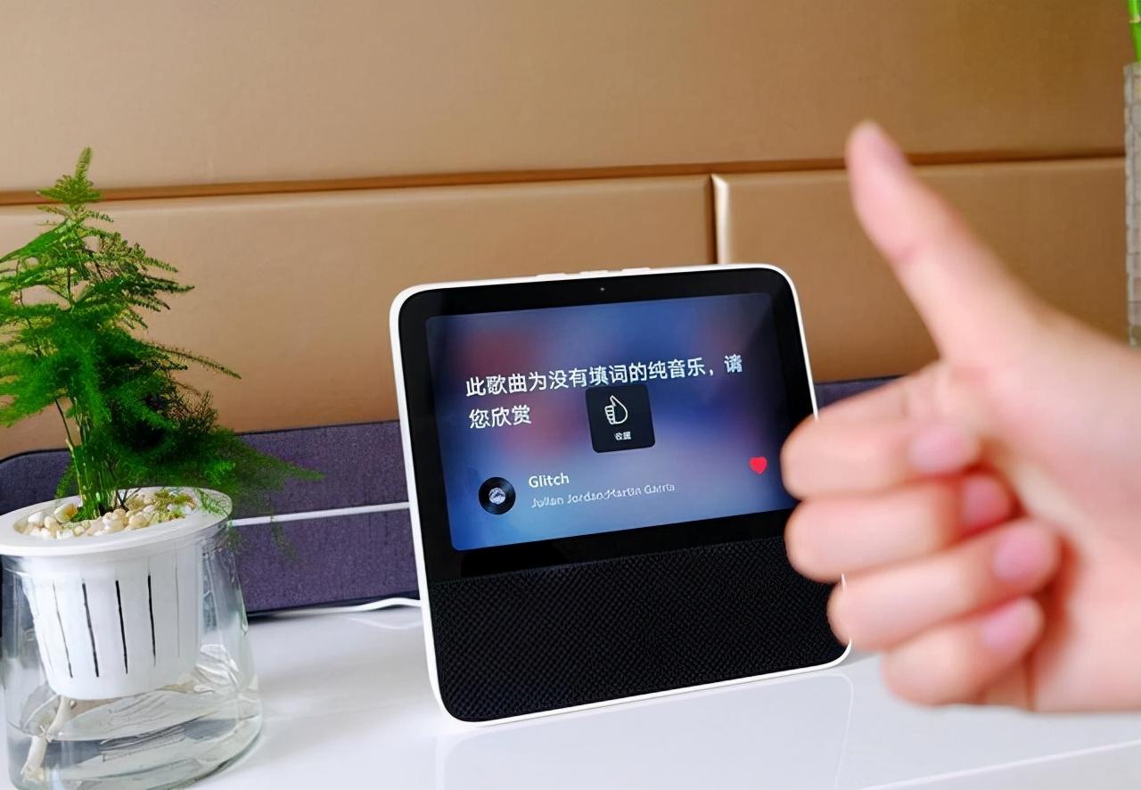 科技助力救援行动，智能机器人与白发爷爷联手展现英雄本色！