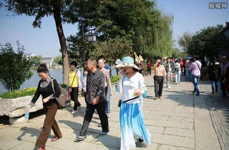 云南导游威胁拒绝消费游客，行业乱象待整治