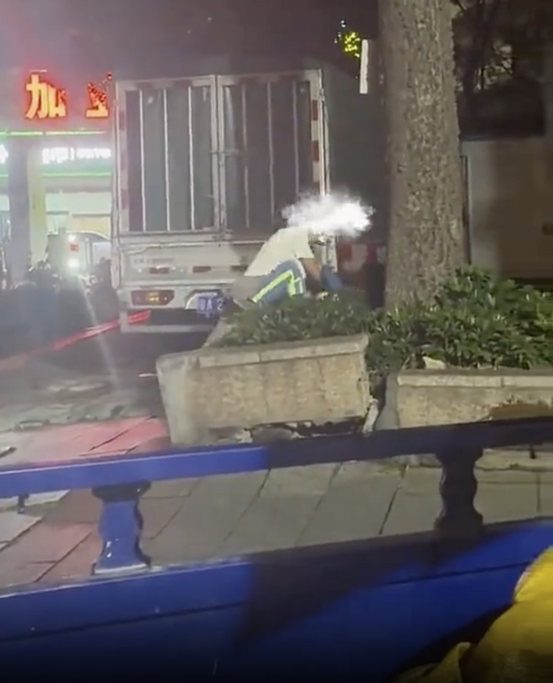 女子暴力对待环卫工人遭制止事件报道