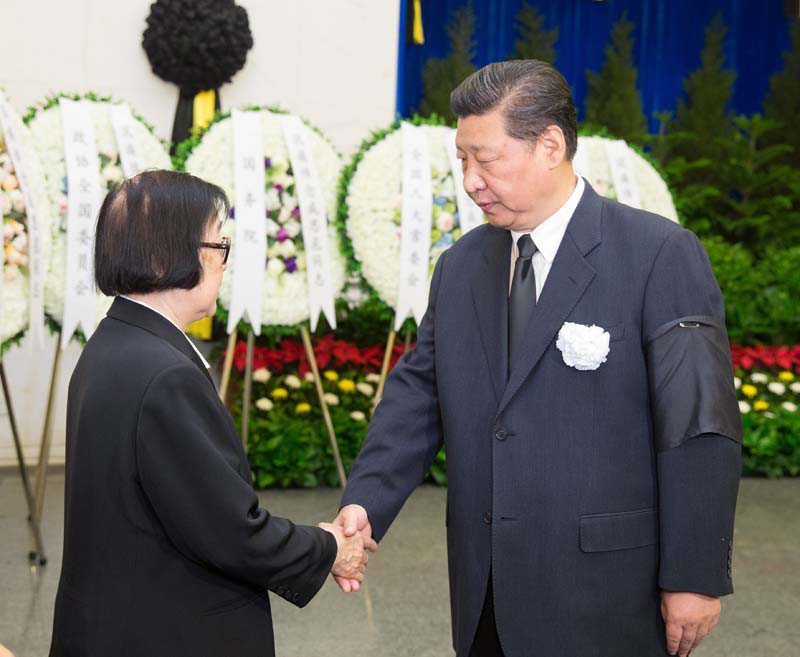 吴邦国同志遗体火化，小巷特色小店哀悼送别