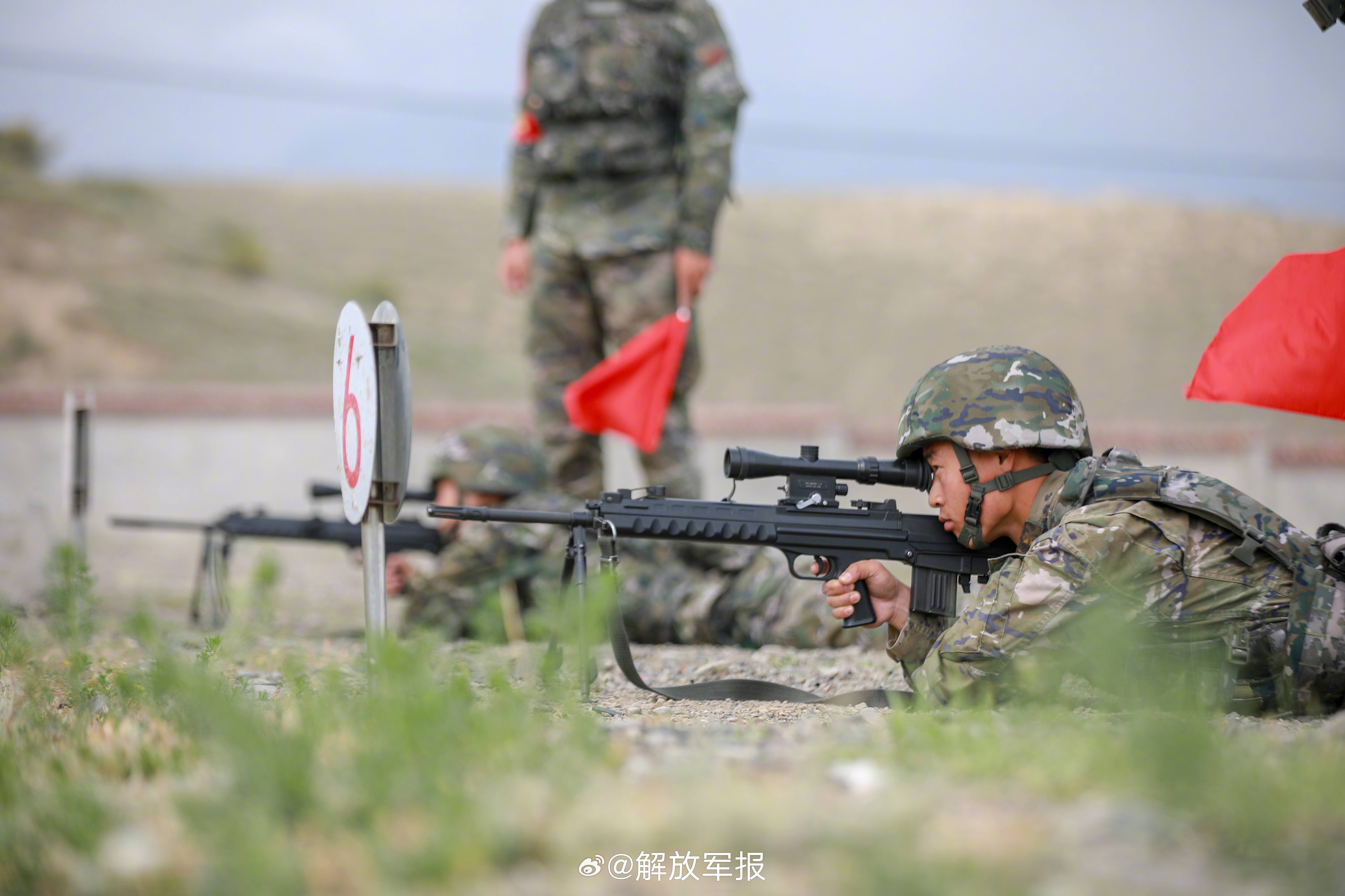 新学员首次实弹射击考核现场，挑战、成长与突破的挑战之旅