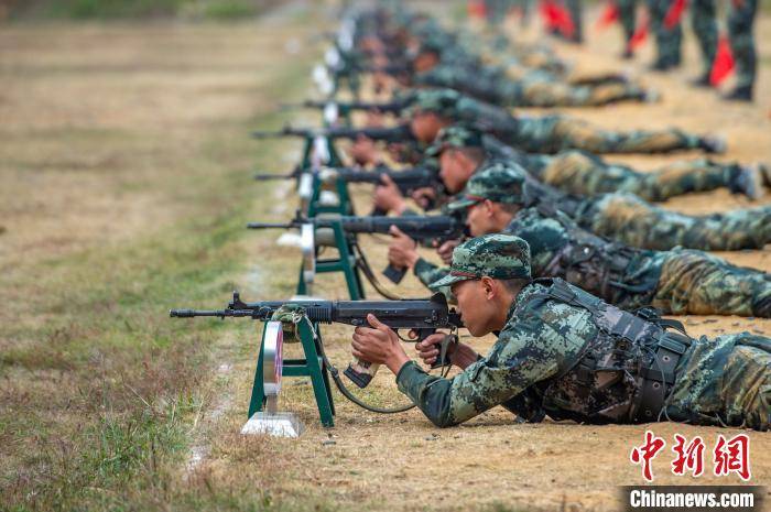 新学员首次实弹射击考核现场，挑战、成长与突破的挑战之旅