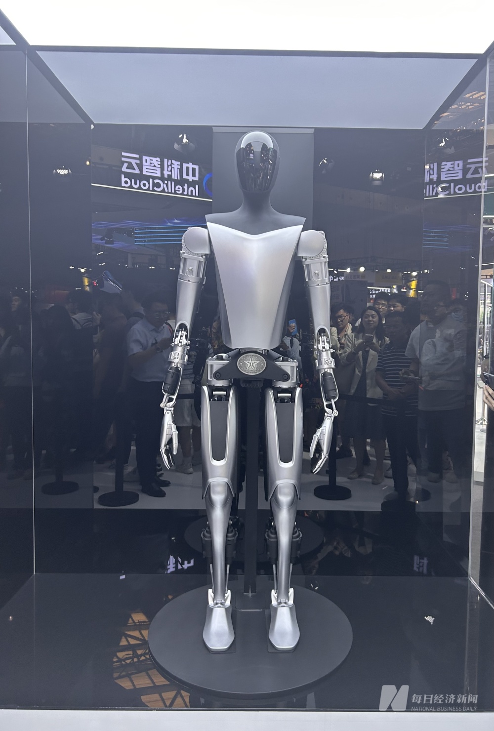 特斯拉人形机器人