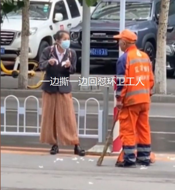 女子暴力对待环卫工人