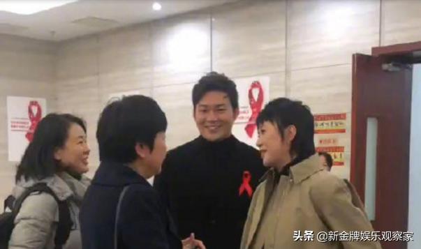 车辆坠河引发生死危机，六人心悬一线，情侣生死瞬间的坚定承诺