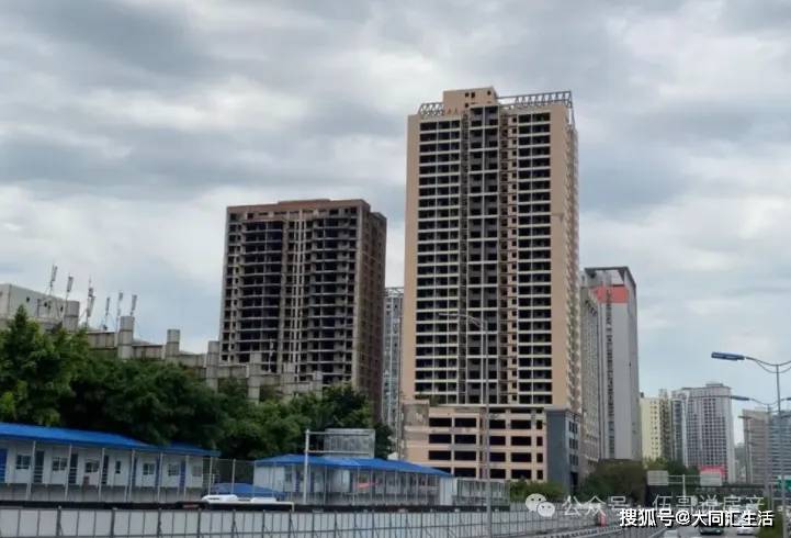 烂尾楼业主维权遭遇挫败，逃离困境的心灵之旅胜利