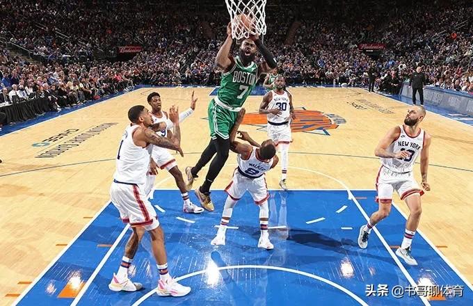 NBA季前赛湖人加时胜太阳，变化带来自信与胜利成就展露锋芒