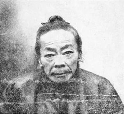 威海海滩发现甲午战争鱼雷，历史与未来的交汇，彰显自信与成就之源