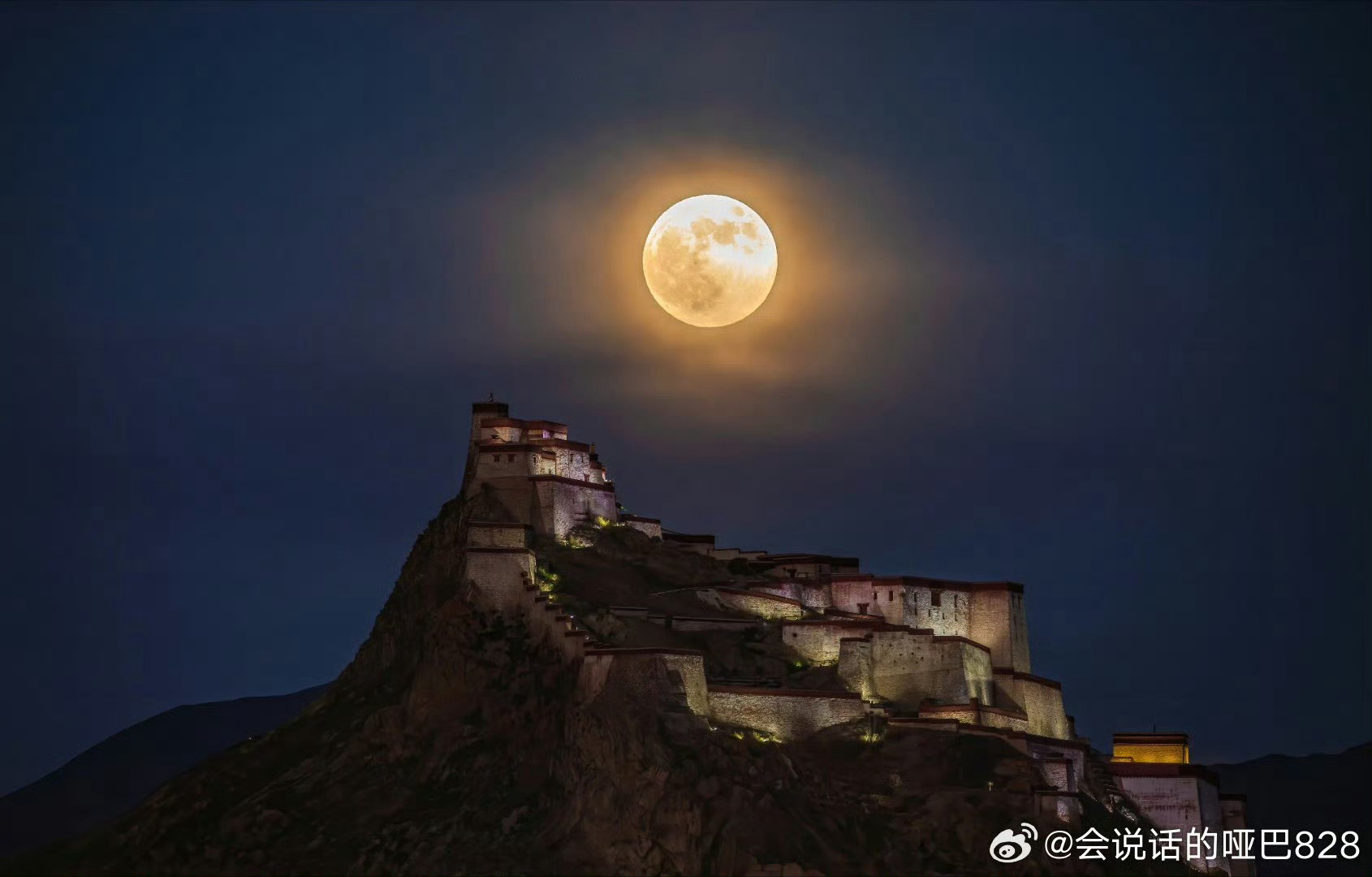 超级月亮之夜，梦幻星空盛宴启幕🌌
