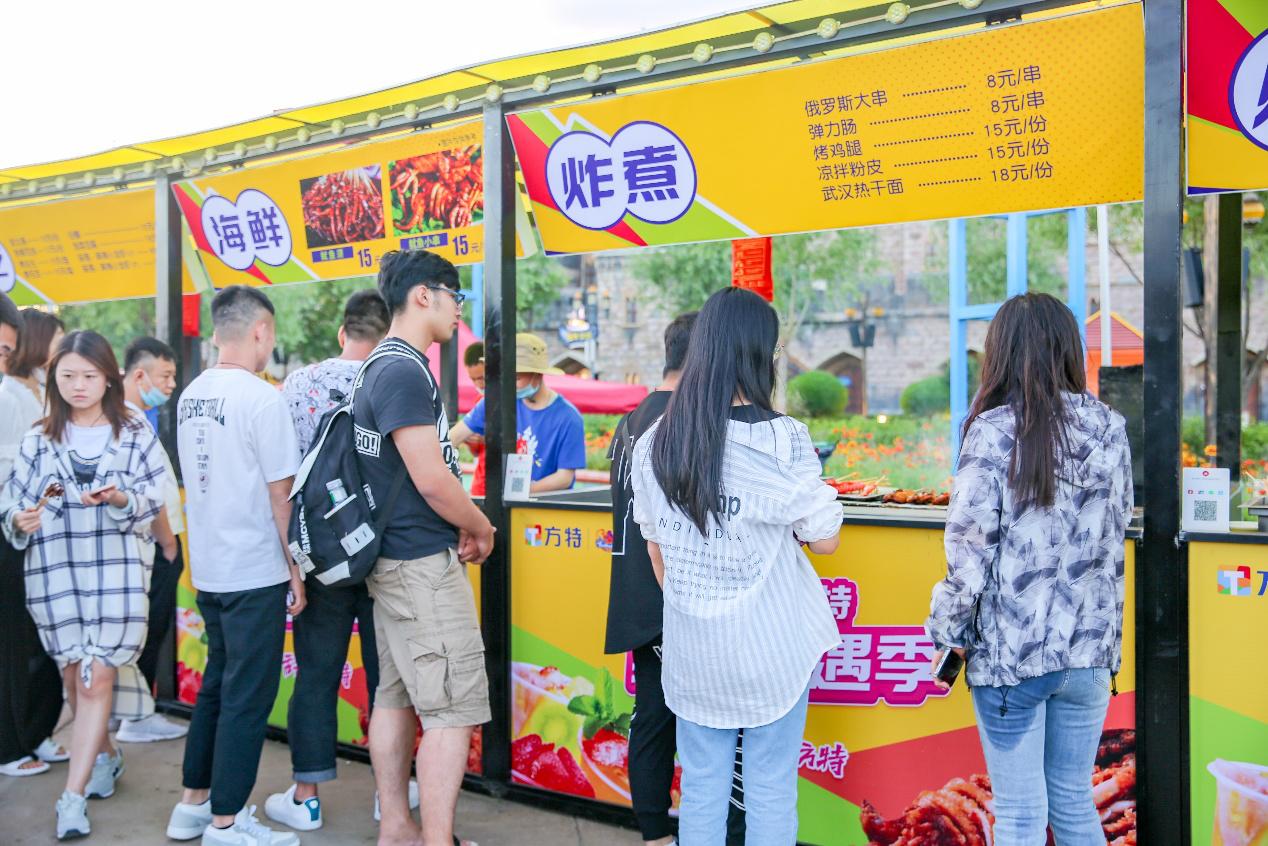 新手女司机夜间高速逆行引发惊险事件，小巷美食奇遇成意外收获