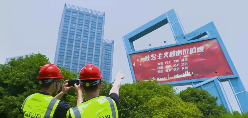 科技新宠智能监控守护城市安全，鳄鱼上街被擒拿事件引发关注